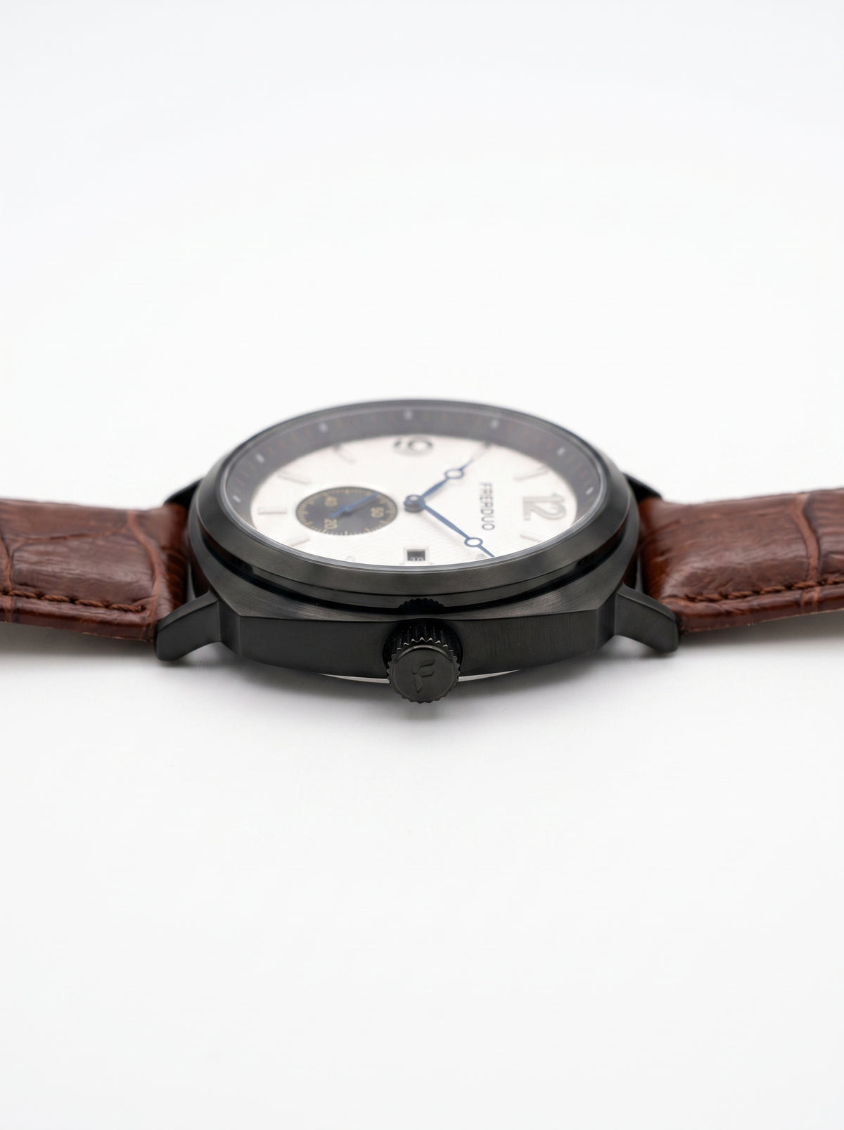 The FRERDUD Classic Leather Timepiece